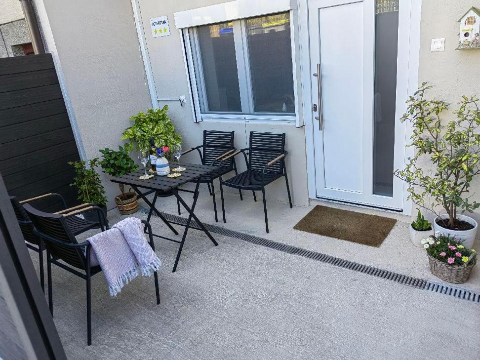 Home-In Apartma Ljubljana Kültér fotó